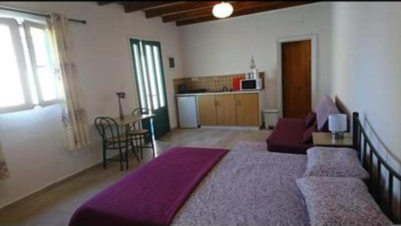 Lovely Studio In Strinilas With Its Own Pool Buitenkant foto