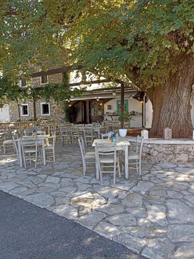 Lovely Studio In Strinilas With Its Own Pool Buitenkant foto