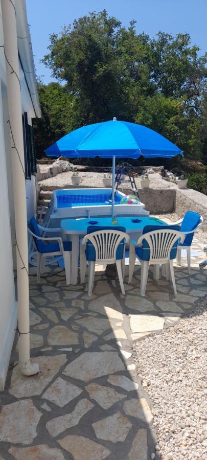 Lovely Studio In Strinilas With Its Own Pool Buitenkant foto