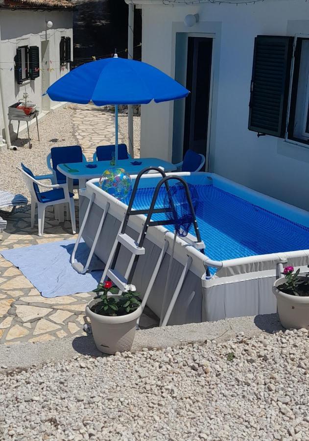 Lovely Studio In Strinilas With Its Own Pool Buitenkant foto