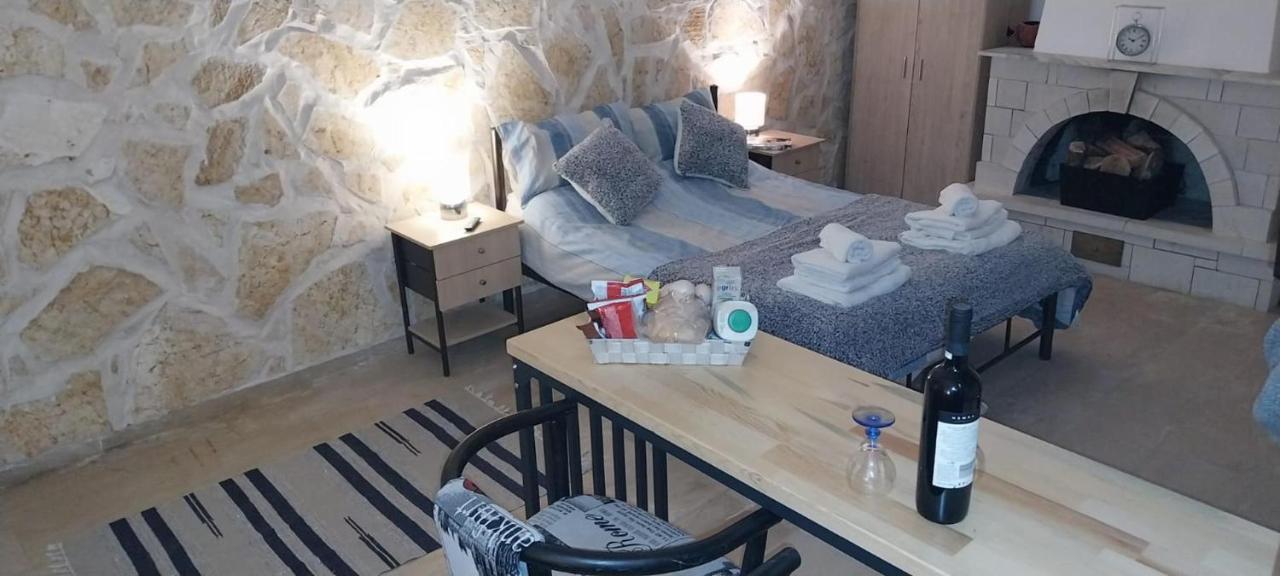 Lovely Studio In Strinilas With Its Own Pool Buitenkant foto