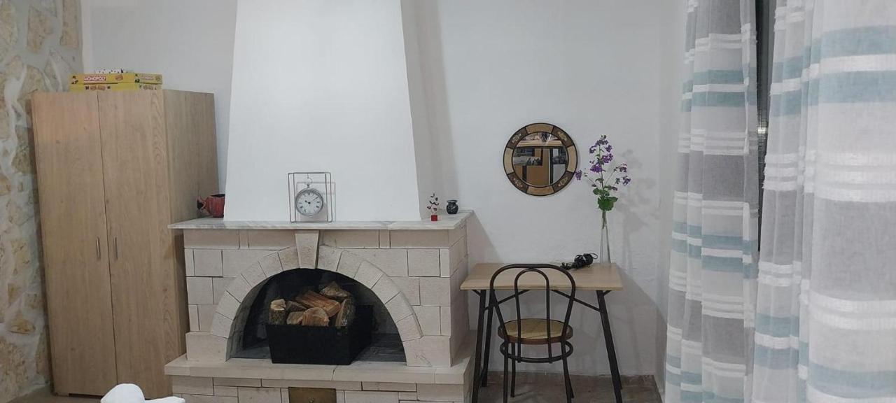 Lovely Studio In Strinilas With Its Own Pool Buitenkant foto
