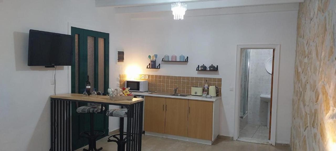Lovely Studio In Strinilas With Its Own Pool Buitenkant foto