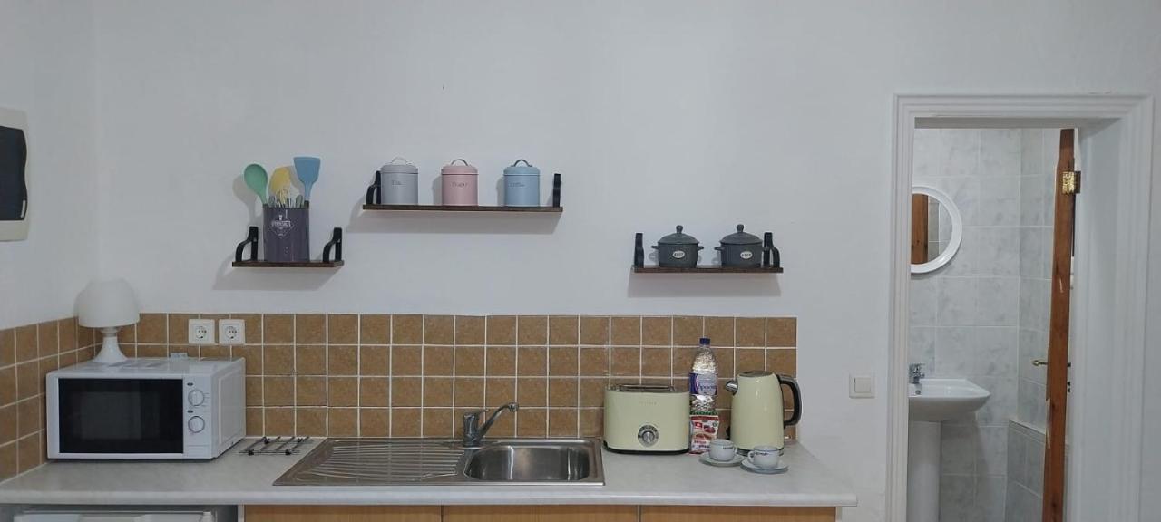 Lovely Studio In Strinilas With Its Own Pool Buitenkant foto